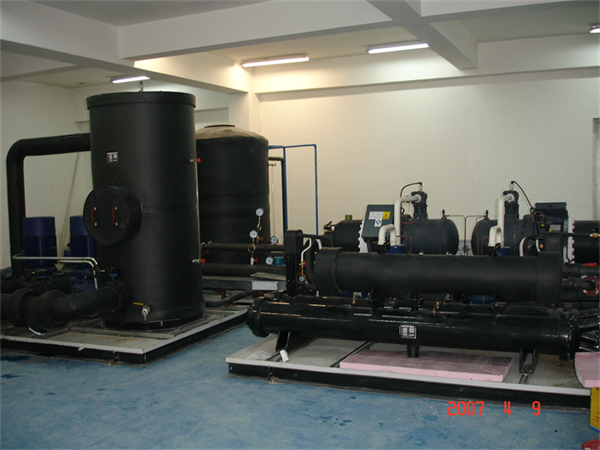 真冰場室內(nèi)主機(jī)機(jī)房現(xiàn)場